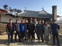당진 석문면 발전연합회, 독거노인 가정 환경정비 봉사 < 사람들... 기사본문 - 충청신문 당진 석문면 발전연합회, 독거노인 가정 환경정비 봉사