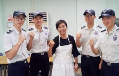음성경찰서, 무료급식 봉사 < 음성 < 증평·진천·괴산·음성 < 충북 < 기사본문 - 충청신문 음성경찰서, 무료급식 봉사