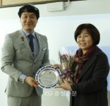 김영애 의원, (사)한국농아인협회충남협회 아산지회로부터 감사패... 충청신문 김영애 의원, (사)한국농아인협회충남협회 아산지회로부터 감사패