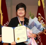 아산시의회 김희영 의원 의정대상 수상 < 사람들 < 충청人 < 기사본문 - 충청신문 아산시의회 김희영 의원 의정대상 수상