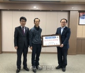 공주시 우성면 이동현 씨, 팔순잔치 비용 1000만원 기탁 ‘귀감’... 충청신문 공주시 우성면 이동현 씨, 팔순잔치 비용 1000만원 기탁 ‘귀감’