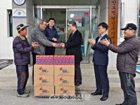 중앙레미콘㈜, 충주 수안보면 경로당에 소화기 전달 < 사람들 < 충청人 < 기사본문 - 충청신문 중앙레미콘㈜, 충주 수안보면 경로당에 소화기 전달