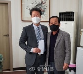 황산프라자 황인산 회장, 이웃돕기 성금 100만원 기부 < 사회 < 뉴스 < 기사본문 - 충청신문 황산프라자 황인산 회장, 이웃돕기 성금 100만원 기부