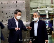 중진공 김학도 이사장, 친환경 모빌리티 금형 강소기업 현장 방문 < 경제 < 뉴스 < 기사본문 - 충청신문 중진공 김학도 이사장, 친환경 모빌리티...