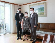 장종태 서구청장, 광복절 맞아 애국지사 유족 위문 < 대전 < 기사본문 - 충청신문 장종태 서구청장, 광복절 맞아 애국지사 유족 위문