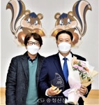 공주시의회 이종운 의장, 정안면 지역 주민들로부터 감사패 수상 < 정치 < 뉴스 < 기사본문 - 충청신문 공주시의회 이종운 의장, 정안면 지역... 