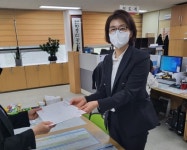 김미정 전 금암동상인회 매니저, 계룡시의원 예비후보 등록 < 6·1 지방선거 < 정치 < 뉴스 < 기사본문 - 충청신문 김미정 전 금암동상인회 매니저... 