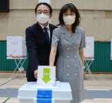 황규철 옥천군수 후보 사전투표 첫날 막판지지 호소 < 6·1 지방선거... 기사본문 - 충청신문 황규철 옥천군수 후보 사전투표 첫날 막판지지 호소