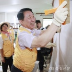 서구, 정림동 침수 피해 가구 도배·장판 교체 지원 < 행정 < 뉴스 < 기사본문 - 충청신문 서구, 정림동 침수 피해 가구 도배·장판 교체 지원