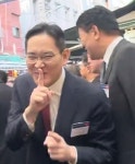 이재용 짤 만든 MZ에게 쉿 하며 꺼낸 말은? < 경제 < 뉴스 < 기사본문 - 충청신문 이재용 짤 만든 MZ에게 쉿 하며 꺼낸 말은?