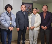 개인택시가 전한 따뜻한 동행…충남개인택시 천안시지부, 위기가정 후원 < 천안 < 충남 < 기사본문 - 충청신문 개인택시가 전한 따뜻한 동행... 