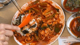 3대째 이어온 매콤한 밥상… 성남동 ‘경동 오징어 국수’ < 입터진 기자의 한입 PICK < 기획특집 < 기사본문 - 충청신문 3대째 이어온 매콤한... 