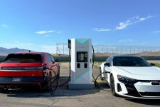 채비, 400kW 초급속 충전기 출시…북미 전기차 시장 공략 박차 - 데이터넷 채비, 400kW 초급속 충전기 출시…북미 전기차 시장 공략 박차