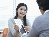 < 진로이슈 < 진로 / 직업 < 기사본문 - 에듀진 인터넷 교육신문 [진로 고민 Q&A] 화장이나 상담분야에 관련된 직업이 무엇인지 잘 모르겠어요.