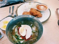 매콤돈가스랑 냉면. 맛은 있는데 먹다보면 질림 ^_ㅠ | EyeEm