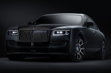 가장 강렬한 블랙, 롤스로이스 뉴 블랙 배지 고스트 공개