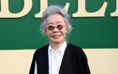 윤여정이 한국인 최초 에미상 여우조연상 후보에 올랐다