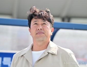 [포토] '홈에서 반드시 득점한다' 김도균 감독 < 포토 < 축구 < 기사본문 - 풋볼리스트(FOOTBALLIST) [포토] '홈에서 반드시 득점한다' 김도균 감독
