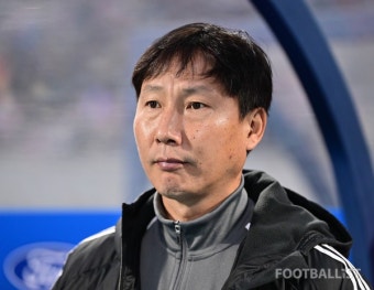 [포토] '승리 이어간다' 김상식 감독 < 포토 < 축구기사 < 기사본문 - 풋볼리스트(FOOTBALLIST) [포토] '승리 이어간다' 김상식 감독