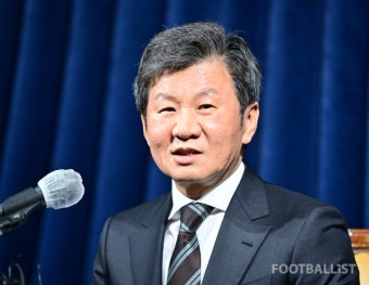 [포토] 질문 듣는 정몽규 대한축구협회장 < 포토 < 축구 < 기사본문 - 풋볼리스트(FOOTBALLIST) [포토] 질문 듣는 정몽규 대한축구협회장