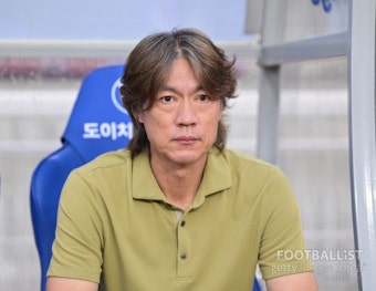[포토] '연패는 없다' 홍명보 감독 < 포토 < 축구 < 기사본문 - 풋볼리스트(FOOTBALLIST) [포토] '연패는 없다' 홍명보 감독