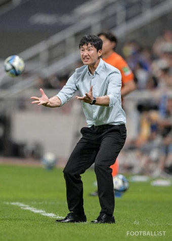 [포토] '정신차려' 이정효 감독 < 포토 < 축구 < 기사본문 - 풋볼리스트(FOOTBALLIST) [포토] '정신차려' 이정효 감독