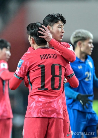 [포토] 포옹하는 손흥민과 이강인 < 포토 < 축구 < 기사본문 - 풋볼리스트(FOOTBALLIST) [포토] 포옹하는 손흥민과 이강인