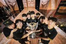 '3연속 우승' 젠지, 2023 LCK 서머 T1에 3:0 완승 < e스포츠 < 기사본문 - 게임인사이트 '3연속 우승' 젠지, 2023 LCK 서머 T1에 3:0 완승