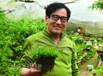 [사람들] 생활정원의 가능성, 석창포로 열다 < 사람들 < 함께가드닝 < 기사본문 - 월간가드닝 [사람들] 생활정원의 가능성, 석창포로 열다