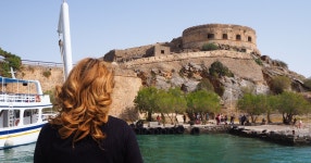 엘룬다 항구에서 출발하는 스파인랄롱가 보트 투어 | GetYourGuide