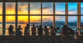 투어, 관광 및 사톈 에서 활동 투어, 관광 및 사톈 에서 활동 [1]