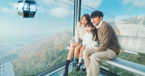 투어, 관광 및 췬완 에서 활동 투어, 관광 및 췬완 에서 활동 [1]