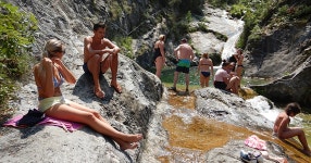 올림푸스 라군 - 자연을 즐기고, 탐험하고, 수영하기 | GetYourGuide