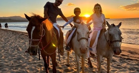 해변 승마 2시간 | GetYourGuide
