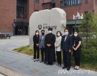 용인시, 보라동 성당서 코로나19 극복 성금 100만원 기탁 < 포토뉴스... 용인시, 보라동 성당서 코로나19 극복 성금 100만원 기탁... 