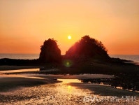 (글로벌GNA) 꽃지해수욕장을 물들인 해넘이 < 포토뉴스 < 문화... (글로벌GNA) 꽃지해수욕장을 물들인 해넘이 - 글로벌뉴스통신GNA