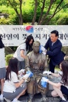 성북구청장과 청소년, 만해를 통해 광복절을 알리다 < 포토뉴스 < 문화종합 < 문화 < 기사본문 - 글로벌뉴스통신GNA 성북구청장과 청소년... 