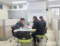 김재훈 경기도의원, 안전한 어린이놀이공간 조성사업 면담 < 포토뉴스 < 사람들 < 정치 < 기사본문 - 글로벌뉴스통신GNA 김재훈 경기도의원... 