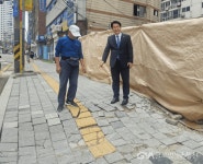 양평호 강동구의회 의원, 진황도로 53 인근 현장 점검 < 국회/정부... 양평호 강동구의회  의원, 진황도로 53 인근 현장 점검 - 글로벌뉴스통신GNA
