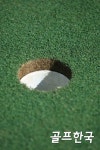 골퍼들의 로망인 홀인원, 부부가 같은 홀에서 연달아 기록 < 골프일반 < 뉴스 < 기사본문 - 골프한국 골퍼들의 로망인 홀인원, 부부가 같은 홀에서... 