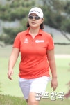 암 극복한 이민영, 3R 단독선두…메이저 우승에 성큼 [KLPGA챔피언십] < KLPGA < 골프일반 < 뉴스 < 기사본문 - 골프한국 암 극복한 이민영, 3R... 