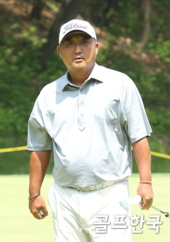 [KPGA]'김경태의 스윙 조언자' 모중경, 10년만의 감격 우승 < KPGA < 골프일반 < 뉴스 < 기사본문 - 골프한국 [KPGA]'김경태의 스윙 조언자...