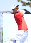 [KPGA] 아내가 캐디 봐준’ 김대호, 데뷔 후 첫 단독1위 < KPGA < 골프일반 < 뉴스 < 기사본문 - 골프한국 [KPGA] 아내가 캐디 봐준’ 김대호... 