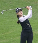 6연속 줄버디로 우승 경쟁에 뛰어든 안지현 [KLPGA 셀트리온 마스터즈] < 인터뷰 < 뉴스 < 기사본문 - 골프한국 6연속 줄버디로 우승 경쟁에... 