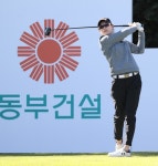 9승 < KLPGA < 골프일반 < 뉴스 < 기사본문 - 골프한국 부활한 이정민, 동부건설-한국토지신탁 대회 역전 우승…5년7개월만에 KLPGA 통산 9승