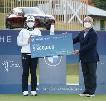 우승상금 30만달러 받은 고진영, 상금 2위로 도약 [LPGA BMW 레이디스 챔피언십] < 생생포토 < 뉴스 < 기사본문 - 골프한국 우승상금...
