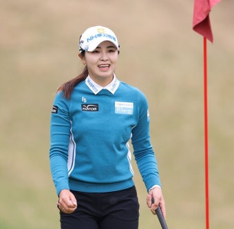 우승 경쟁에 가세한 이가영 [메이저 KLPGA 챔피언십] < 생생포토 < 뉴스 < 기사본문 - 골프한국 우승 경쟁에 가세한 이가영 [메이저 KLPGA...