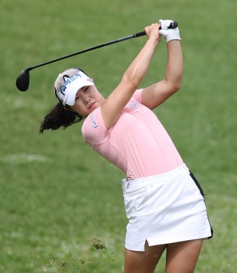 '팬심 있는' 이정민 앞에서 첫 우승에 도전하는 고지우 [KLPGA] < 인터뷰 < 뉴스 < 기사본문 - 골프한국 '팬심 있는' 이정민 앞에서 첫 우승에...