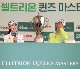박민지 얘기에 크게 웃는 박지영 [KLPGA 셀트리온] < 생생포토 < 뉴스 < 기사본문 - 골프한국 박민지 얘기에 크게 웃는 박지영 [KLPGA 셀트리온]