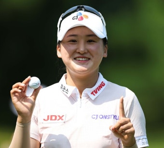 '홀인원' 리슈잉, 공동 선두로 KLPGA 첫 우승 노려 [BC카드 레이디스컵] < KLPGA < 골프일반 < 뉴스 < 기사본문 - 골프한국 '홀인원' 리슈잉...